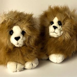 Adorable Unique Furry Lion Design With Tail Slippers.